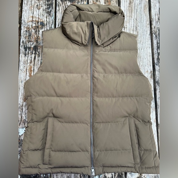 Talbots Women’s Full Zip Puffer Vest. Size Medium - Picture 3 of 4